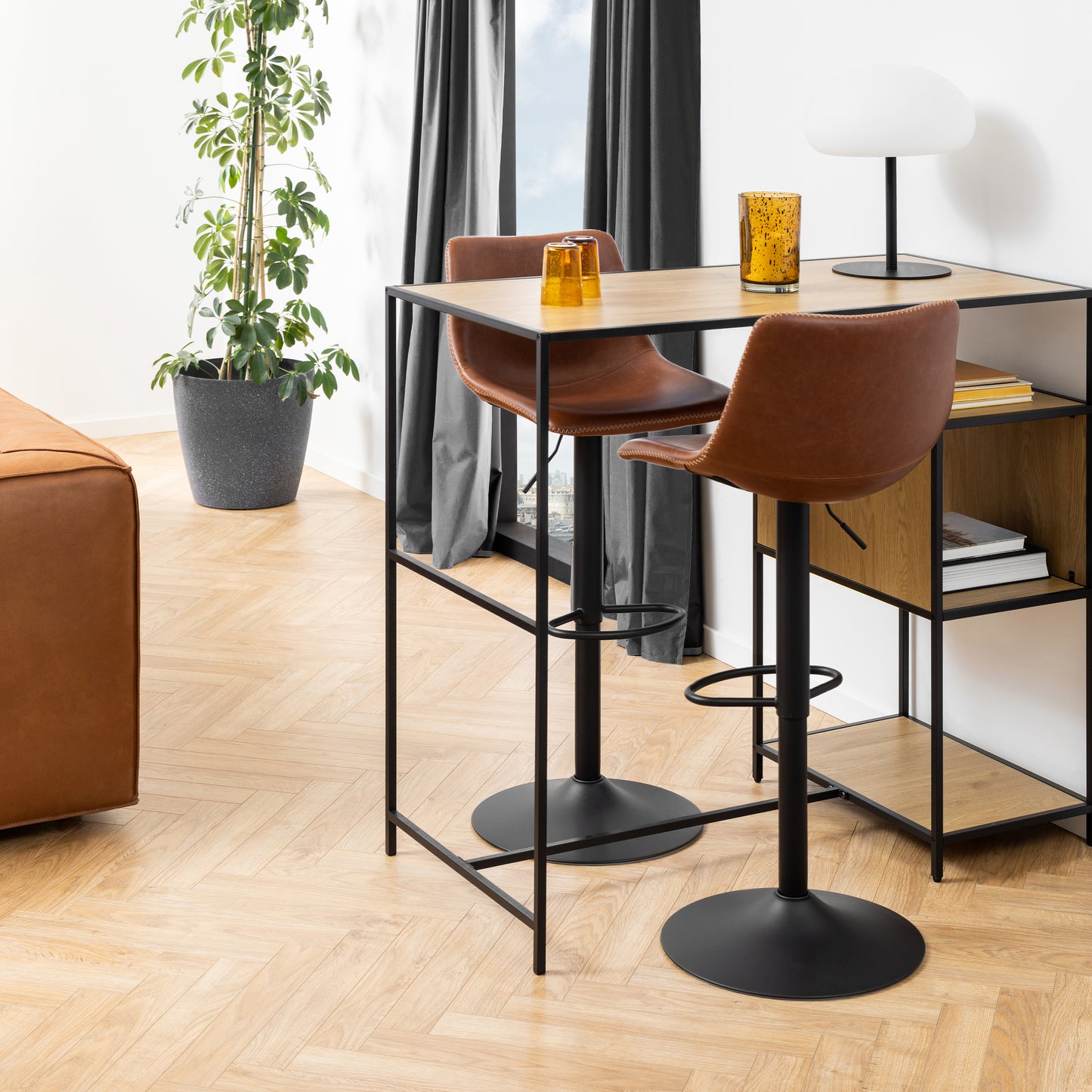 I_Oregon Bar Stool in Brown, One supplied
