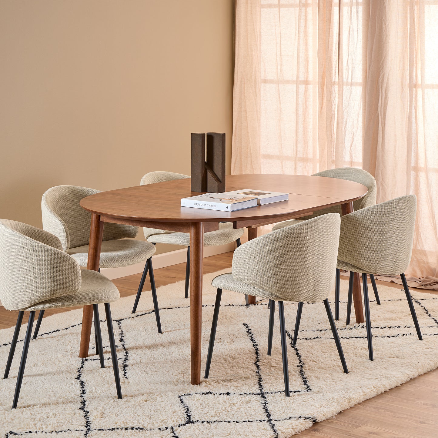 Montreux Round Extending Dining Table in Walnut 115�154cm