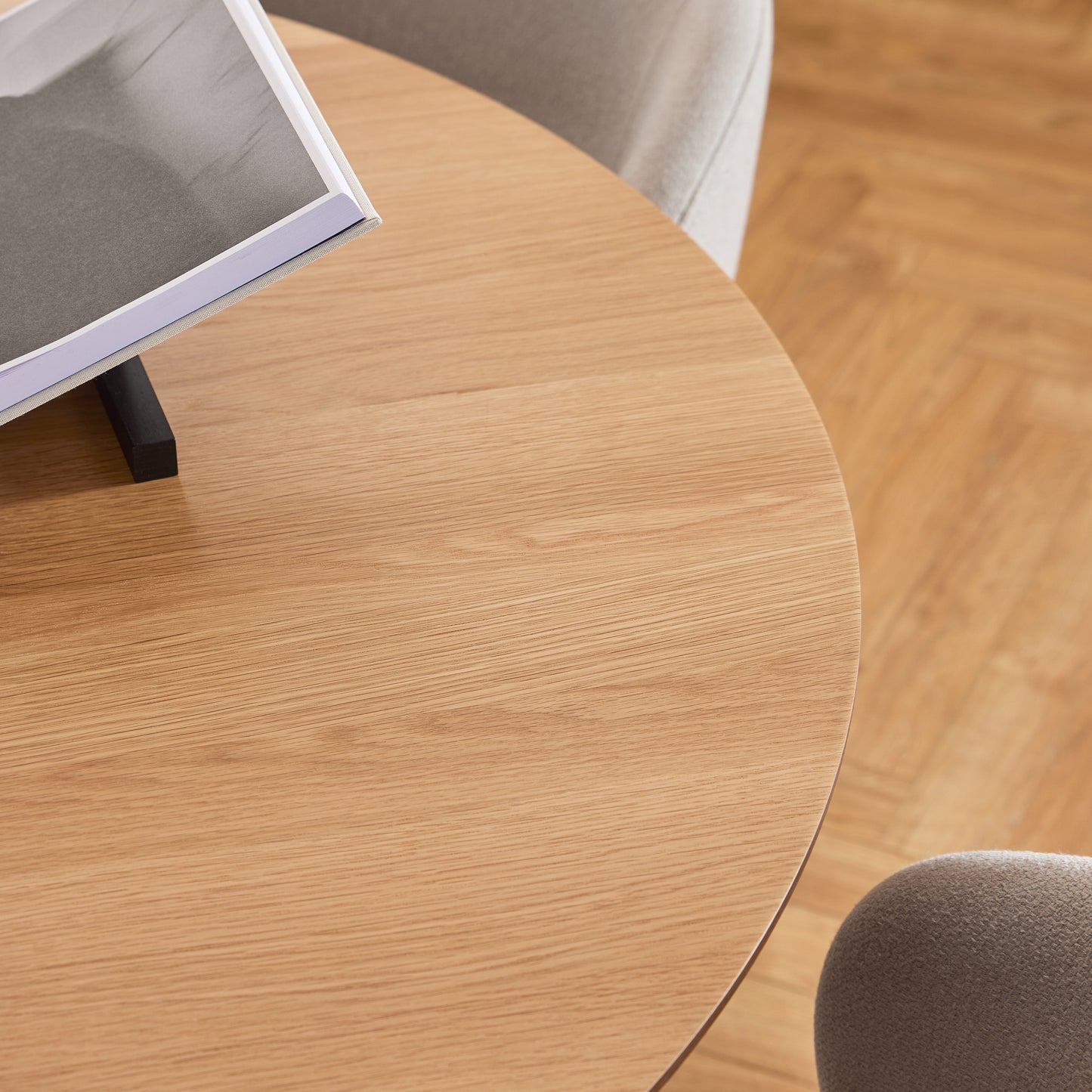 Soli Round Dining Table in Oak/Black 120cm includes 4 Darlene Dining Chairs with Armrest and Swivel Function in Grey