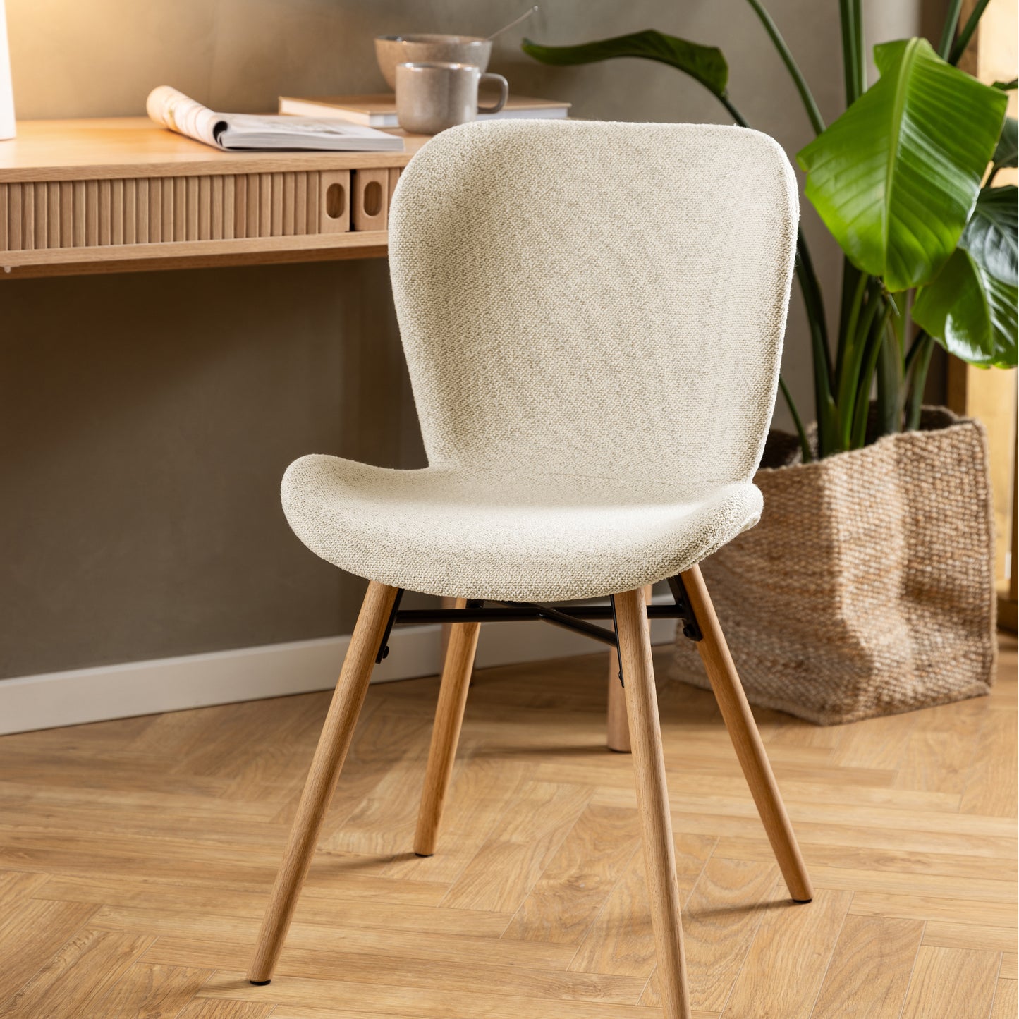 Ibiza Round Beige Dining Table with 4 Batilda Dining Chairs Cream/Oak
